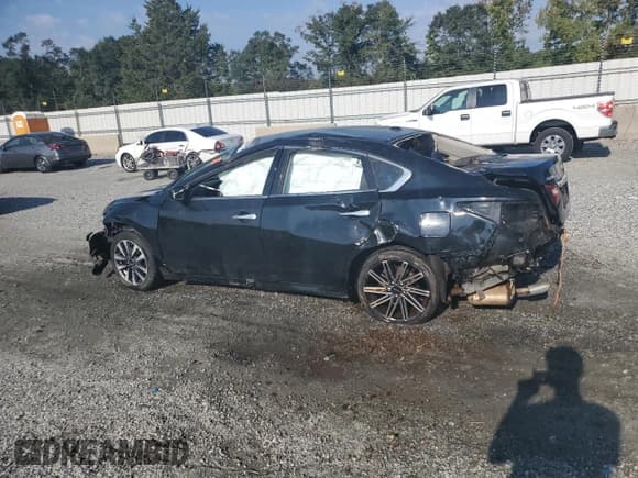 ✅ 2017 Nissan Altima SV • VIN: 1N4AL3AP5HC293323 • Лот: 81096995. Опубликован ранее на Copart с пробегом 236 770 миль. Бесплатный доступ к архиву аукционных продаж из США и подробный отчёт об истории автомобиля на DreamBid. Изображение 2.