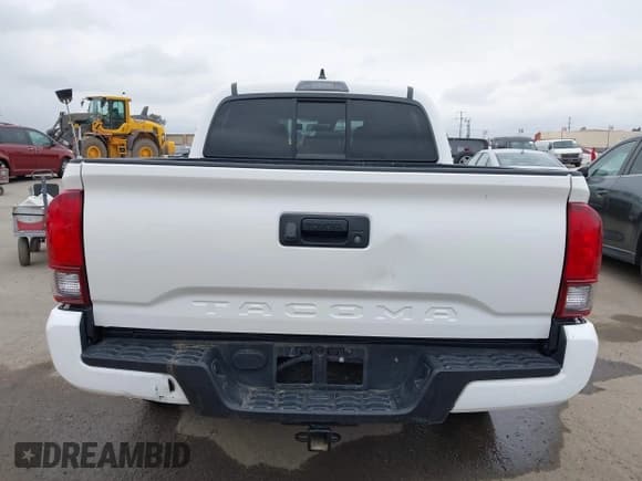 ✅ 2021 Toyota Tacoma SR • VIN: 3TYAX5GNXMT032184 • Lot: 42204429. Wystawiony na IAAI z przebiegiem 60 295 mil. Bezpłatny archiwum sprzedaży aukcyjnych z USA i szczegółowy raport historii pojazdu na DreamBid. Zdjęcie 16.