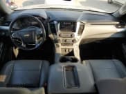 ✅ 2018 Chevrolet Suburban LT • VIN: 1GNSCHKC1JR243021 • Lot: 67077844. Wystawiony na Copart z przebiegiem 166 688 mil. Bezpłatny archiwum sprzedaży aukcyjnych z USA i szczegółowy raport historii pojazdu na DreamBid. Zdjęcie 8.