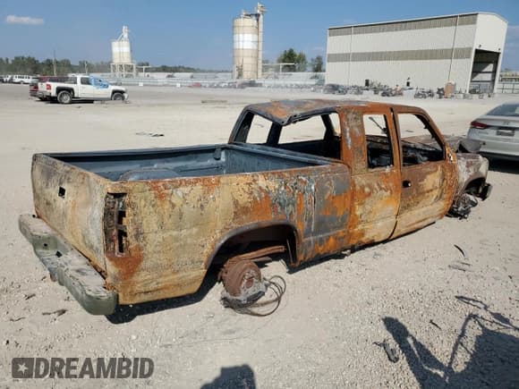 ✅ 1997 Chevrolet Silverado 1500 • VIN: 2GCEK19R5V1180739 • Lot: 70401965. Wystawiony na Copart z przebiegiem Nie podano. Bezpłatny archiwum sprzedaży aukcyjnych z USA i szczegółowy raport historii pojazdu na DreamBid. Zdjęcie 3.