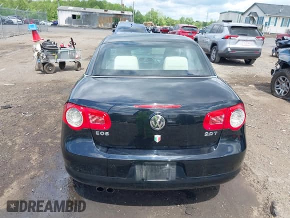 ✅ 2010 Volkswagen Eos Komfort • VIN: WVWBA7AH2AV019317 • Lot: 42142980. Listed on IAAI with 192,331 mi. Free auction sales archive from the USA and detailed vehicle history report at DreamBid. Image 16.