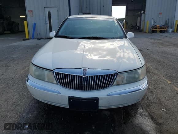 ✅ 1998 Lincoln Continental • VIN: 1LNFM97V4WY686733 • Lot: 65069875. Wystawiony na Copart z przebiegiem 196 760 mil. Bezpłatny archiwum sprzedaży aukcyjnych z USA i szczegółowy raport historii pojazdu na DreamBid. Zdjęcie 5.