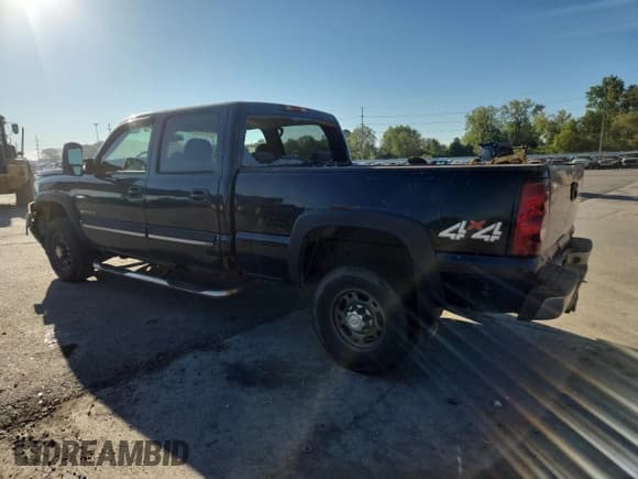 ✅ 2004 Chevrolet Silverado 2500HD LS • VIN: 1GCHK23U84F165451 • Lot: 81748515. Listed on Copart with 341,022 mi. Free auction sales archive from the USA and detailed vehicle history report at DreamBid. Image 2.