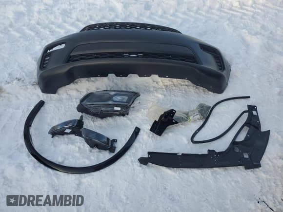 ✅ 2024 Dodge Durango SRT Hellcat Premium • VIN: 1C4SDJH98RC186503 • Лот: 41767015. Опубликован ранее на Copart с пробегом 8 741 миль. Бесплатный доступ к архиву аукционных продаж из США и подробный отчёт об истории автомобиля на DreamBid. Изображение 15.