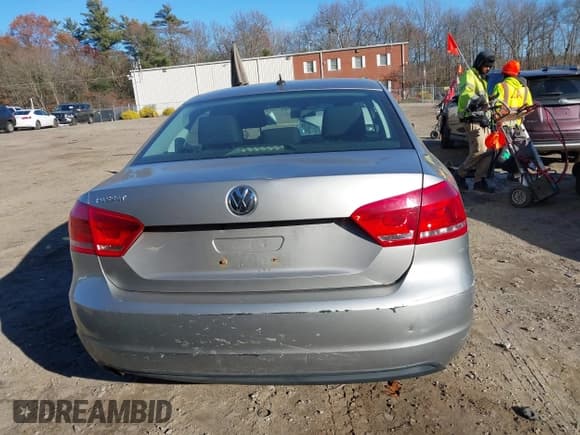 ✅ 2014 Volkswagen Passat S • VIN: 1VWAP7A30EC008863 • Lot: 41004815. Wystawiony na IAAI z przebiegiem 219 881 mil. Bezpłatny archiwum sprzedaży aukcyjnych z USA i szczegółowy raport historii pojazdu na DreamBid. Zdjęcie 16.