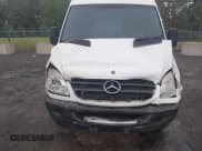 ✅ 2011 Mercedes-Benz Sprinter Cargo • VIN: WD3PE8CB6B5574209 • Lot: 42972656. Wystawiony na IAAI z przebiegiem 257 290 mil. Bezpłatny archiwum sprzedaży aukcyjnych z USA i szczegółowy raport historii pojazdu na DreamBid. Zdjęcie 6.