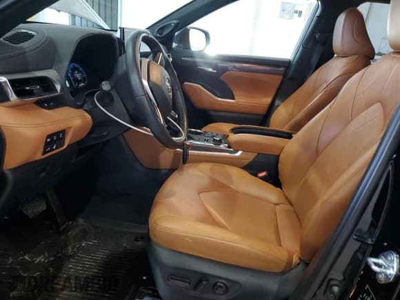 ✅ 2023 Toyota Highlander XLE • VIN: 5TDKDRBH1PS030555 • Lot: 89740475. Wystawiony na Copart z przebiegiem 13 703 mil. Bezpłatny archiwum sprzedaży aukcyjnych z USA i szczegółowy raport historii pojazdu na DreamBid. Zdjęcie 7.