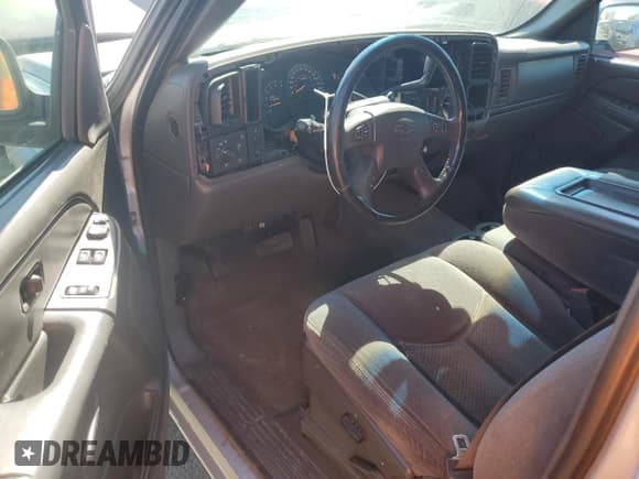 ✅ 2005 Chevrolet Silverado 1500 • VIN: 1GCEC19T75Z187062 • Лот: 70443494. Опубликован ранее на Copart с пробегом 213 905 миль. Бесплатный доступ к архиву аукционных продаж из США и подробный отчёт об истории автомобиля на DreamBid. Изображение 8.