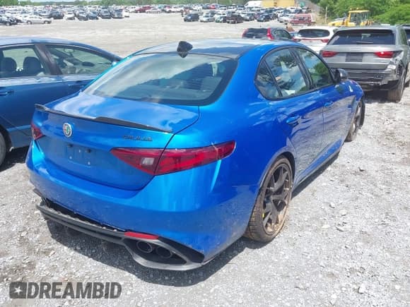 ✅ 2021 Alfa Romeo Giulia Quadrifoglio • VIN: ZARFAMEV1M7648209 • Lot: 42241740. Wystawiony na IAAI z przebiegiem 48 850 mil. Bezpłatny archiwum sprzedaży aukcyjnych z USA i szczegółowy raport historii pojazdu na DreamBid. Zdjęcie 4.