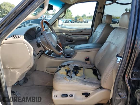 ✅ 2002 Lincoln Navigator • VIN: 5LMEU27R62LJ12466 • Lot: 54072715. Listed on Copart with 235,146 mi. Free auction sales archive from the USA and detailed vehicle history report at DreamBid. Image 7.