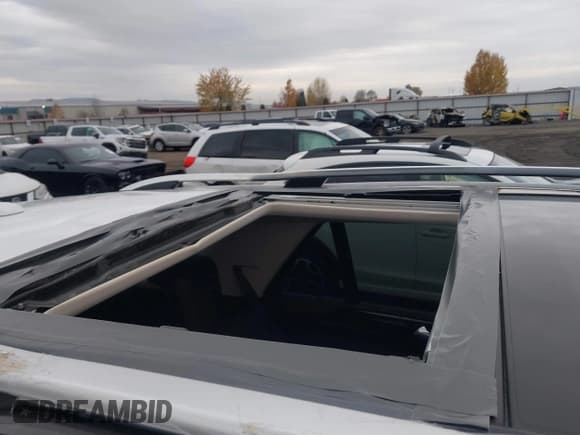 ✅ 2016 Mercedes-Benz GLE 350 • VIN: 4JGDA5HB8GA805438 • Lot: 43693699. Wystawiony na IAAI z przebiegiem 116 238 mil. Bezpłatny archiwum sprzedaży aukcyjnych z USA i szczegółowy raport historii pojazdu na DreamBid. Zdjęcie 19.