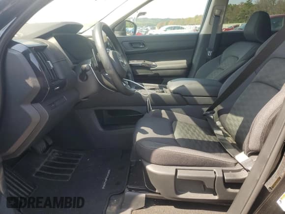 ✅ 2024 Nissan Pathfinder S • VIN: 5N1DR3AC8RC286379 • Lot: 66106575. Wystawiony na Copart z przebiegiem 2 039 mil. Bezpłatny archiwum sprzedaży aukcyjnych z USA i szczegółowy raport historii pojazdu na DreamBid. Zdjęcie 7.