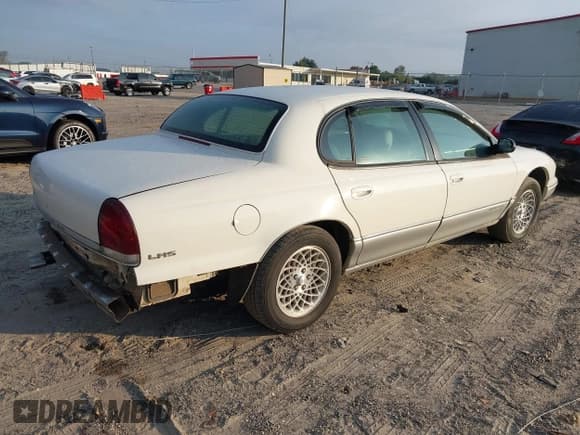 ✅ 1997 Chrysler LHS • VIN: 2C3HC56F2VH745147 • Lot: 43276941. Listed on IAAI with 71,897 mi. Free auction sales archive from the USA and detailed vehicle history report at DreamBid. Image 4.