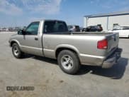 ✅ 2000 Chevrolet S-10 LS • VIN: 1GCCS14W4YK213416 • Лот: 75407184. Опубликован ранее на Copart с пробегом 141 295 миль. Бесплатный доступ к архиву аукционных продаж из США и подробный отчёт об истории автомобиля на DreamBid. Изображение 2.