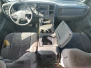 ✅ 2005 GMC Sierra 2500HD SLT • VIN: 1GTHK23U45F966640 • Lot: 43145525. Wystawiony na Copart z przebiegiem 208 110 mil. Bezpłatny archiwum sprzedaży aukcyjnych z USA i szczegółowy raport historii pojazdu na DreamBid. Zdjęcie 8.