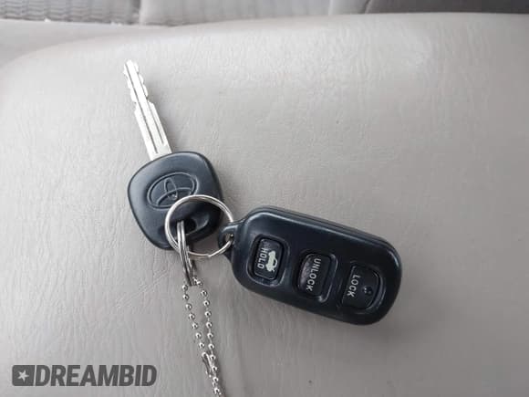 ✅ 2005 Toyota Camry LE • VIN: 4T1BE30K45U607141 • Лот: 43747746. Опубликован ранее на IAAI с пробегом 179 529 миль. Бесплатный доступ к архиву аукционных продаж из США и подробный отчёт об истории автомобиля на DreamBid. Изображение 11.