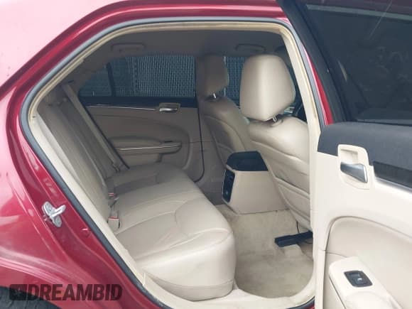 ✅ 2013 Chrysler 300 • VIN: 2C3CCAAG2DH611112 • Lot: 43403255. Listed on IAAI with 112,763 mi. Free auction sales archive from the USA and detailed vehicle history report at DreamBid. Image 8.