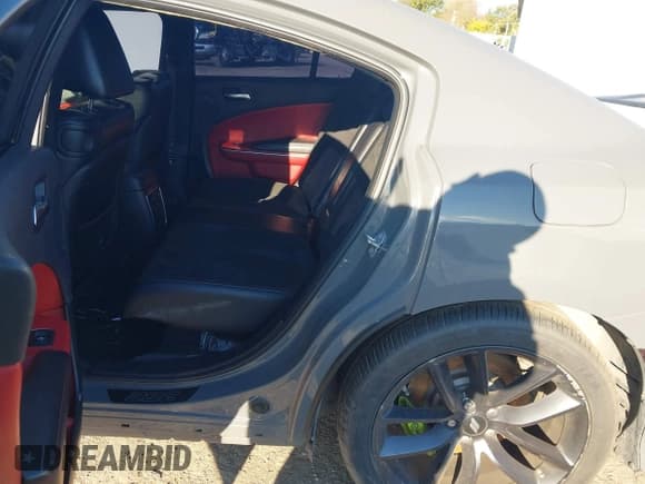 ✅ 2019 Dodge Charger Scat Pack • VIN: 2C3CDXGJ4KH510590 • Lot: 43237193. Wystawiony na IAAI z przebiegiem 41 805 mil. Bezpłatny archiwum sprzedaży aukcyjnych z USA i szczegółowy raport historii pojazdu na DreamBid. Zdjęcie 8.