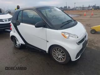 ✅ 2014 Smart fortwo Passion • VIN: WMEEJ9AA9EK729643 • Lot: 43795394. Wystawiony na IAAI z przebiegiem 47 527 mil. Bezpłatny archiwum sprzedaży aukcyjnych z USA i szczegółowy raport historii pojazdu na DreamBid. Zdjęcie 1.