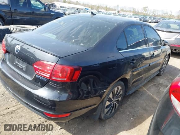 ✅ 2013 Volkswagen Jetta Hybrid SE • VIN: 3VW637AJ7DM259702 • Лот: 41799247. Опубликован ранее на IAAI с пробегом Не указан. Бесплатный доступ к архиву аукционных продаж из США и подробный отчёт об истории автомобиля на DreamBid. Изображение 4.