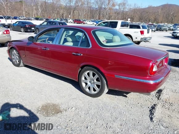 ✅ 2004 Jaguar XJ 8 • VIN: SAJWA71C64SG22478 • Lot: 43678488. Wystawiony na IAAI z przebiegiem 111 526 mil. Bezpłatny archiwum sprzedaży aukcyjnych z USA i szczegółowy raport historii pojazdu na DreamBid. Zdjęcie 3.