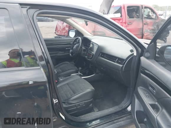 2019 Mitsubishi Outlander SE с VIN JA4AD3A31KZ007499, выставлен на аукционе IAAI как лот 43269450 с пробегом 82 704 миль миль и . История ставок и продаж доступна на DreamBid. Изображение 5.