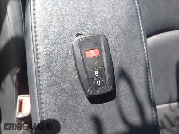 ✅ 2022 Toyota Prius LE • VIN: JTDKAMFU4N3186820 • Lot: 43416387. Wystawiony na IAAI z przebiegiem 117 858 mil. Bezpłatny archiwum sprzedaży aukcyjnych z USA i szczegółowy raport historii pojazdu na DreamBid. Zdjęcie 11.