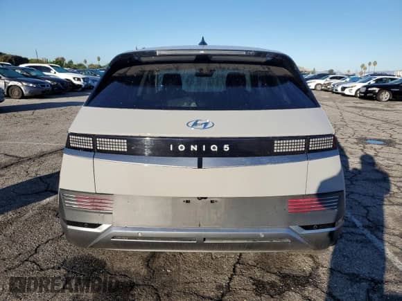 ✅ 2022 Hyundai Ioniq 5 SE Standard Range • VIN: KM8KM4AB8NU095598 • Lot: 86716995. Wystawiony na Copart z przebiegiem 50 117 mil. Bezpłatny archiwum sprzedaży aukcyjnych z USA i szczegółowy raport historii pojazdu na DreamBid. Zdjęcie 6.