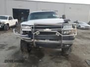 ✅ 2006 Chevrolet Silverado 2500HD LT3 • VIN: 1GCHK23D56F156919 • Lot: 84831324. Wystawiony na Copart z przebiegiem Nie podano. Bezpłatny archiwum sprzedaży aukcyjnych z USA i szczegółowy raport historii pojazdu na DreamBid. Zdjęcie 5.