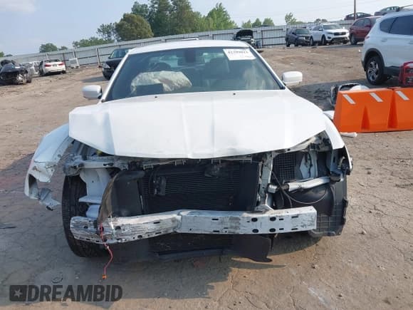 ✅ 2021 Chrysler 300 S • VIN: 2C3CCABG2MH523868 • Lot: 42399021. Listed on IAAI with 105,325 mi. Free auction sales archive from the USA and detailed vehicle history report at DreamBid. Image 12.