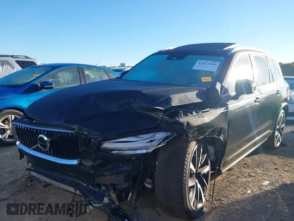 ✅ 2022 Volvo XC90 Momentum • VIN: YV4A22PK2N1868257 • Lot: 43413469. Wystawiony na IAAI z przebiegiem 64 631 mil. Bezpłatny archiwum sprzedaży aukcyjnych z USA i szczegółowy raport historii pojazdu na DreamBid. Zdjęcie 17.