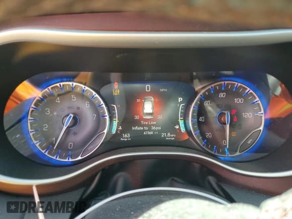 ✅ 2020 Chrysler Pacifica Touring L Plus • VIN: 2C4RC1EG4LR110425 • Лот: 57892245. Опубликован ранее на Copart с пробегом 67 368 миль. Бесплатный доступ к архиву аукционных продаж из США и подробный отчёт об истории автомобиля на DreamBid. Изображение 9.