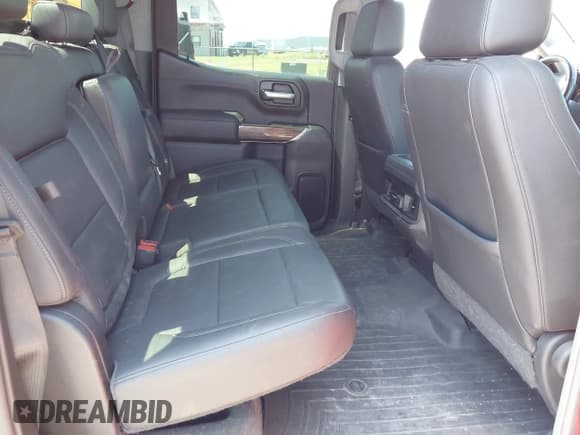 ✅ 2020 Chevrolet Silverado 1500 RST • VIN: 3GCUYEED1LG126855 • Lot: 42819335. Wystawiony na IAAI z przebiegiem 82 684 mil. Bezpłatny archiwum sprzedaży aukcyjnych z USA i szczegółowy raport historii pojazdu na DreamBid. Zdjęcie 8.