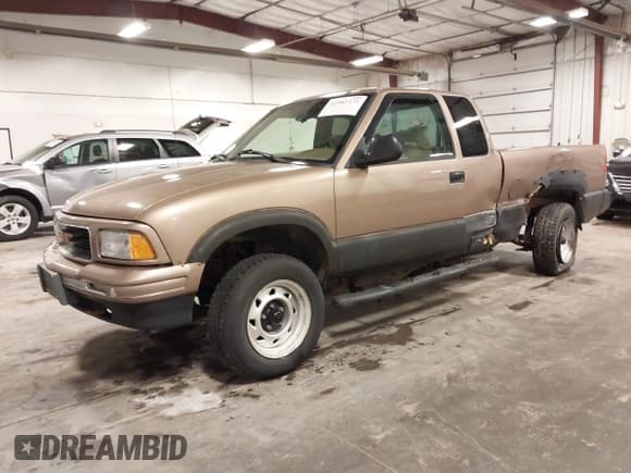 ✅ 1996 GMC Sonoma SL • VIN: 1GTDT19XXT8532974 • Лот: 42082373. Опубликован ранее на IAAI с пробегом 117 869 миль. Бесплатный доступ к архиву аукционных продаж из США и подробный отчёт об истории автомобиля на DreamBid. Изображение 2.