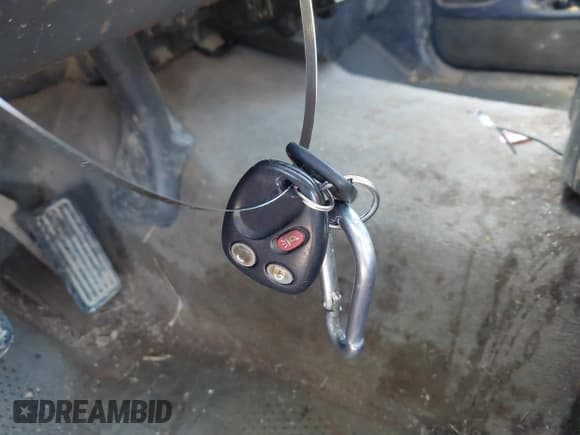 ✅ 2004 GMC Sierra 2500HD • VIN: 1GTHK23194F141150 • Lot: 41541345. Listed on IAAI with 233,501 mi. Free auction sales archive from the USA and detailed vehicle history report at DreamBid. Image 11.