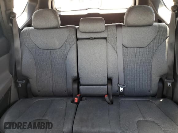 ✅ 2020 Hyundai Santa Fe SE • VIN: 5NMS2CAD6LH191952 • Lot: 70440855. Wystawiony na Copart z przebiegiem 52 418 mil. Bezpłatny archiwum sprzedaży aukcyjnych z USA i szczegółowy raport historii pojazdu na DreamBid. Zdjęcie 10.