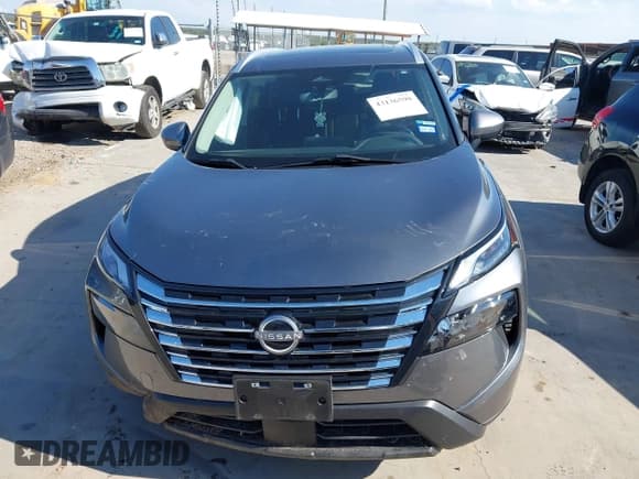 ✅ 2024 Nissan Rogue SV • VIN: JN8BT3BA1RW352672 • Lot: 43136590. Wystawiony na IAAI z przebiegiem 38 311 mil. Bezpłatny archiwum sprzedaży aukcyjnych z USA i szczegółowy raport historii pojazdu na DreamBid. Zdjęcie 12.