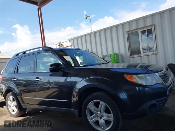 ✅ 2009 Subaru Forester X • VIN: JF2SH636X9H717090 • Lot: 43188925. Listed on IAAI with 267,306 mi. Free auction sales archive from the USA and detailed vehicle history report at DreamBid. Image 14.