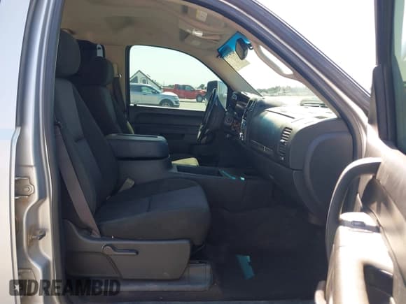 ✅ 2014 Chevrolet Silverado 2500HD LT • VIN: 1GC1KXC82EF139303 • Lot: 42747537. Listed on IAAI with 271,409 mi. Free auction sales archive from the USA and detailed vehicle history report at DreamBid. Image 5.