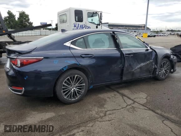 ✅ 2022 Lexus ES 250 • VIN: 58AD11D11NU008667 • Lot: 70574245. Listed on Copart with 38,352 mi. Free auction sales archive from the USA and detailed vehicle history report at DreamBid. Image 3.