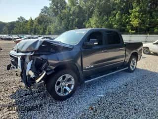 2019 Ram 1500 Big Horn с VIN 1C6RRFFG9KN818053, выставлен на аукционе Copart как лот 69280055 с пробегом 98 231 миль миль и Списание • Salvage title. История ставок и продаж доступна на DreamBid. Изображение 1.