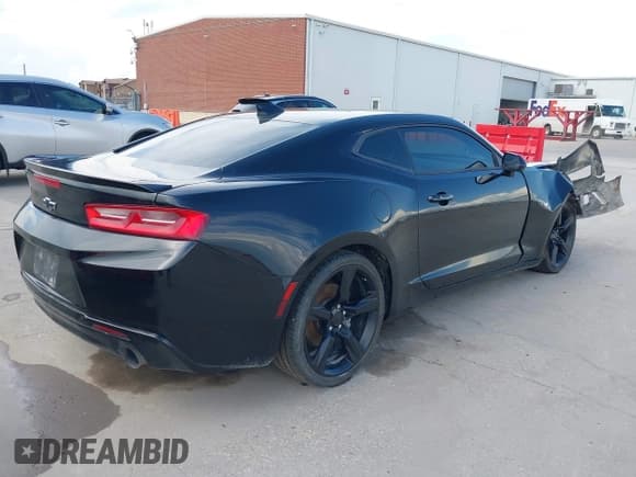 ✅ 2017 Chevrolet Camaro 1LT • VIN: 1G1FB1RX7H0215552 • Lot: 42948955. Wystawiony na IAAI z przebiegiem 102 101 mil. Bezpłatny archiwum sprzedaży aukcyjnych z USA i szczegółowy raport historii pojazdu na DreamBid. Zdjęcie 4.