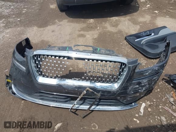 ✅ 2020 Lincoln Corsair Standard • VIN: 5LMCJ1D99LUL26734 • Lot: 42230461. Wystawiony na IAAI z przebiegiem 54 140 mil. Bezpłatny archiwum sprzedaży aukcyjnych z USA i szczegółowy raport historii pojazdu na DreamBid. Zdjęcie 12.