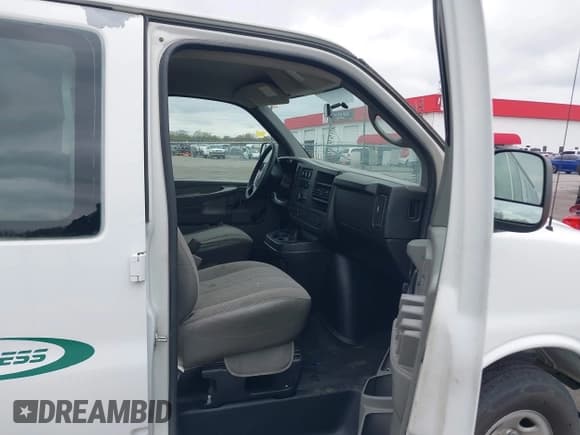 ✅ 2009 Chevrolet Express Cargo • VIN: 1GCGG29CX91103940 • Lot: 43838851. Listed on IAAI with Not provided. Free auction sales archive from the USA and detailed vehicle history report at DreamBid. Image 5.
