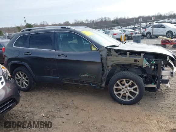 ✅ 2016 Jeep Cherokee North • VIN: 1C4PJLCB1GW135652 • Лот: 41732392. Опубликован ранее на IAAI с пробегом 137 410 миль. Бесплатный доступ к архиву аукционных продаж из США и подробный отчёт об истории автомобиля на DreamBid. Изображение 14.