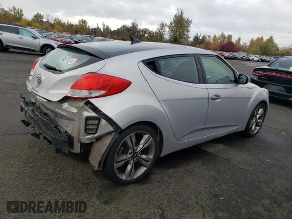 ✅ 2017 Hyundai Veloster • VIN: KMHTC6AD2HU321868 • Lot: 79083584. Wystawiony na Copart z przebiegiem 105 528 mil. Bezpłatny archiwum sprzedaży aukcyjnych z USA i szczegółowy raport historii pojazdu na DreamBid. Zdjęcie 3.