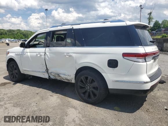 ✅ 2022 Lincoln Navigator Reserve • VIN: 5LMJJ3LT3NEL10719 • Lot: 61331215. Wystawiony na Copart z przebiegiem 41 818 mil. Bezpłatny archiwum sprzedaży aukcyjnych z USA i szczegółowy raport historii pojazdu na DreamBid. Zdjęcie 2.