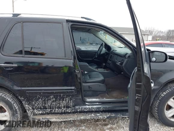 ✅ 2005 Mercedes-Benz M 350 • VIN: 4JGAB57E85A530954 • Лот: 43872467. Опубликован ранее на IAAI с пробегом 132 565 миль. Бесплатный доступ к архиву аукционных продаж из США и подробный отчёт об истории автомобиля на DreamBid. Изображение 5.