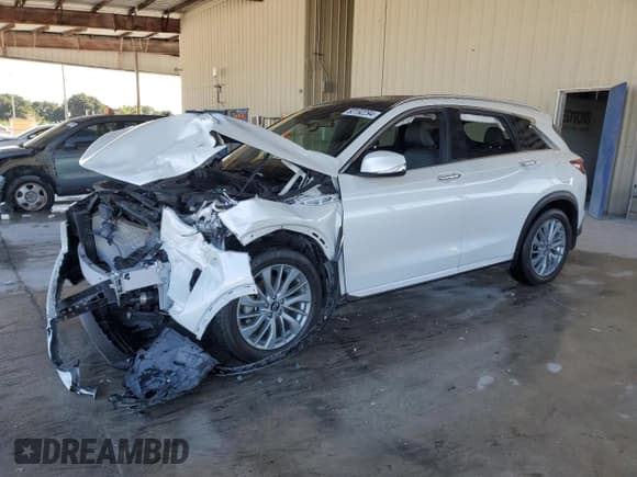 ✅ 2023 Infiniti QX50 Luxe • VIN: 3PCAJ5BA6PF120790 • Лот: 83192294. Опубликован ранее на Copart с пробегом 9 212 миль. Бесплатный доступ к архиву аукционных продаж из США и подробный отчёт об истории автомобиля на DreamBid. Изображение 1.