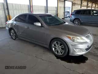 2013 Hyundai Genesis 3.8L z VIN KMHGC4DD2DU226061, wystawiony jako Copart lot #67978194 z przebiegiem 171 118 mil mil oraz Szkoda całkowita • Salvage title. Historia ofert i sprzedaży dostępna na DreamBid. Obrazek 4.